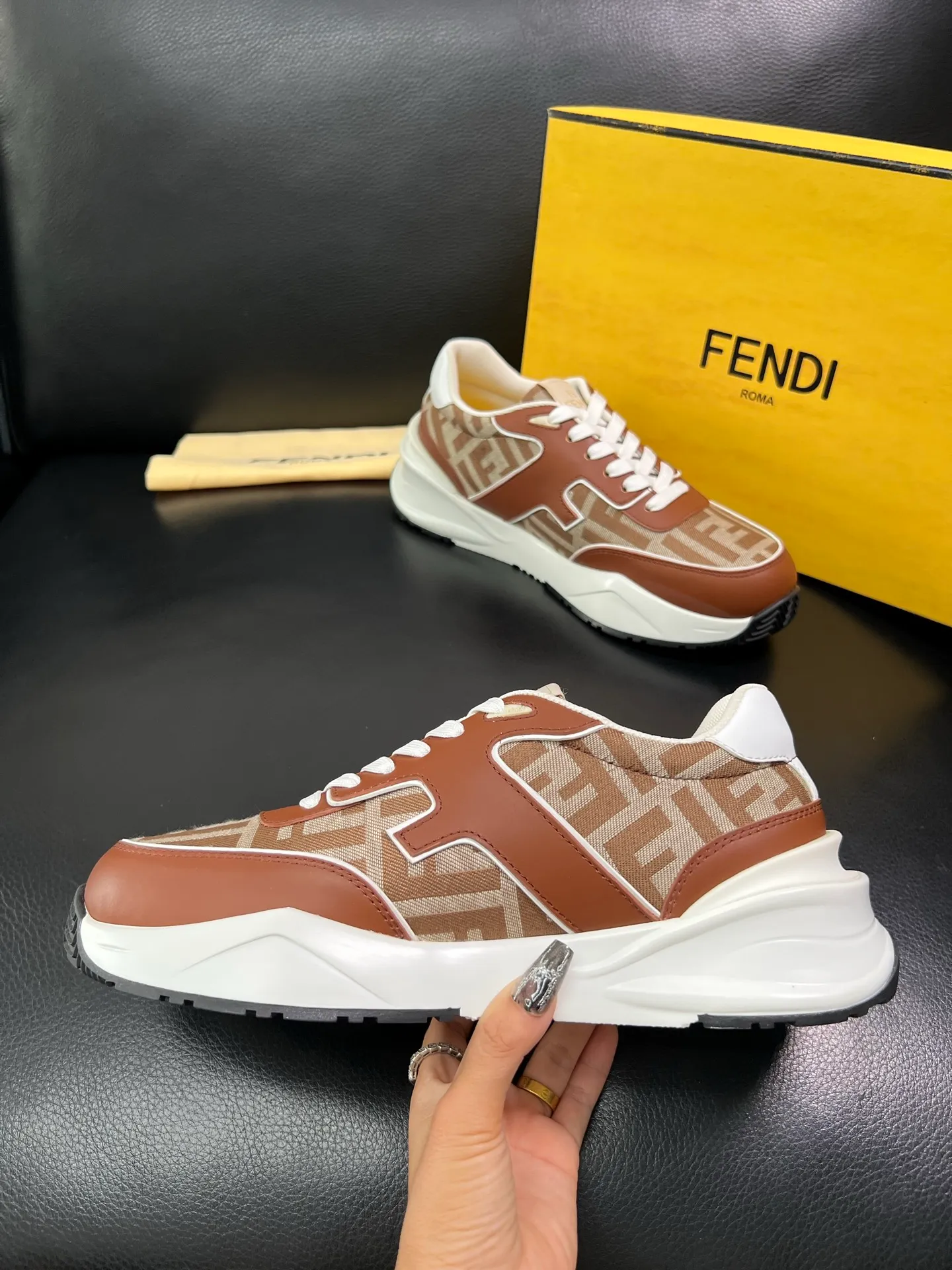 Men's shoes 💰840 FENDI top purchasing Fendi counters are equipped with the original factory, original fabrics imported from Italy, breathable and comfortable cowhide lining, soles: original soles specially provided by the original factory are super comfortable, original factory orders 🔍high quality, you can enter and exit the counter at will, welcome to compare, code number 39-44 (customized 38-45) 85856